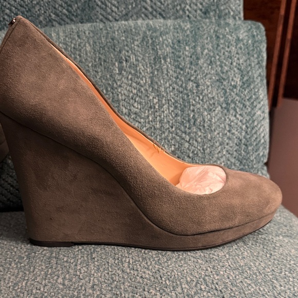 Nine West Women's grey Suede Wedge shoes - Picture 3 of 6